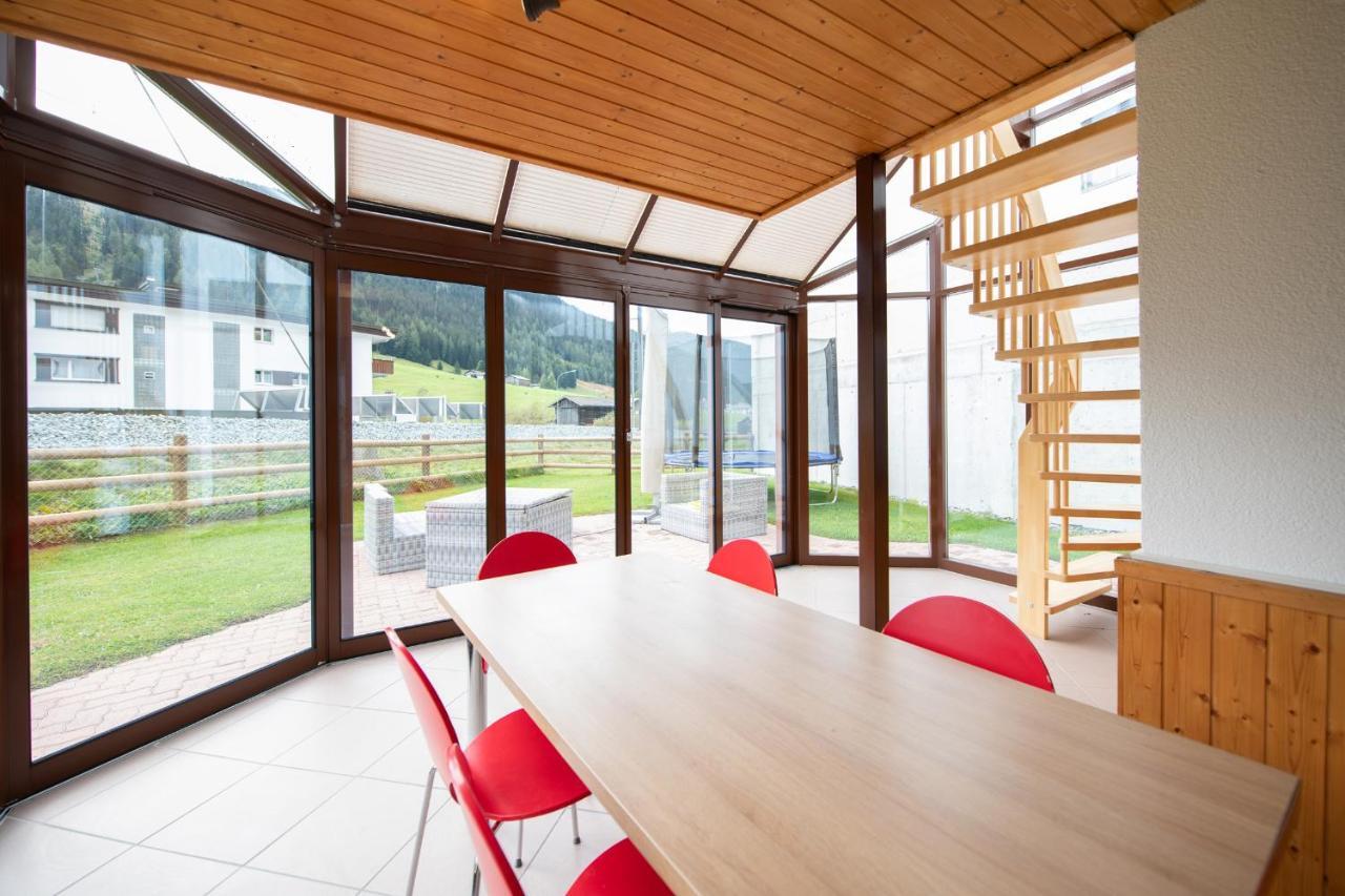 Agrimonia - 5,5-Zi Duplex Wohnung Bis 9 Personen Mit Eigenem Garten Davos Extérieur photo